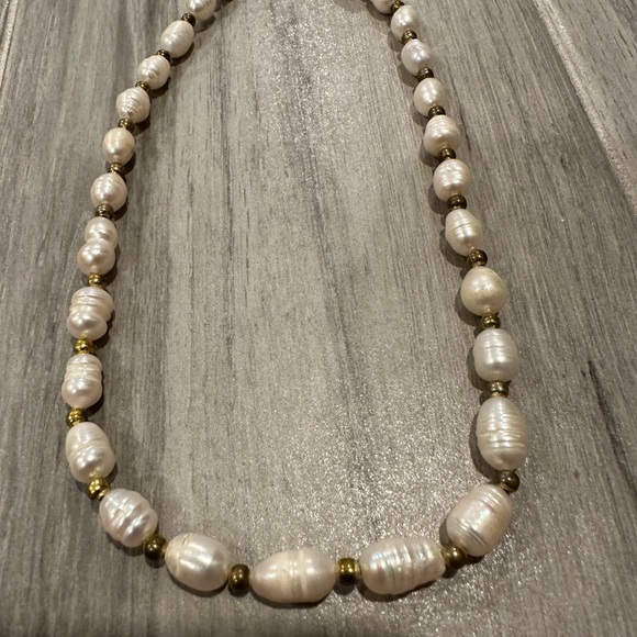 Trendy Natural Freshwater Pearl & Tiny Gold Beads Necklace - Picture 6 of 9